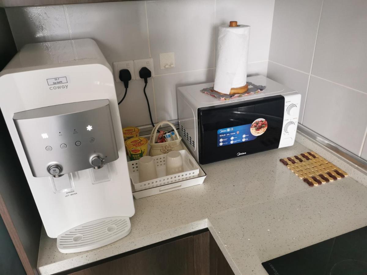Free Netflix! Zas Suite At Troika Residence, Kb Кота Бару Екстериор снимка